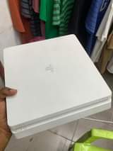 A picture of ps4 slim