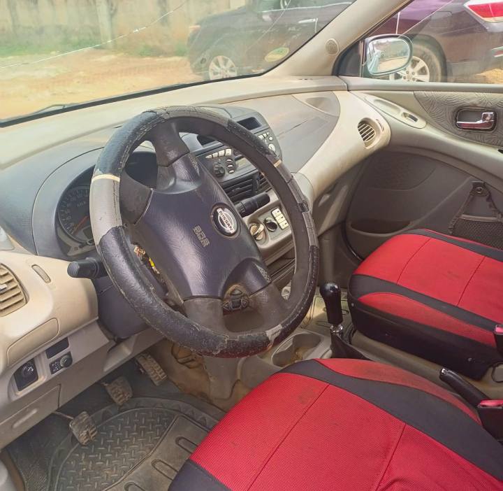 A picture of Nissan Tino