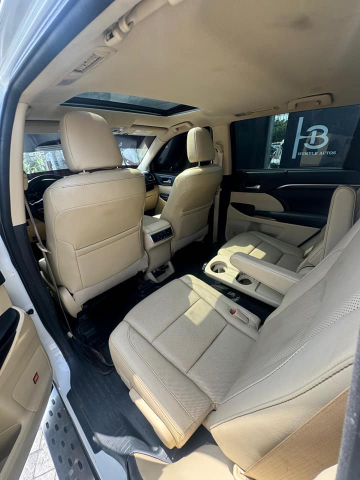 A picture of 2016 Toyota highlander