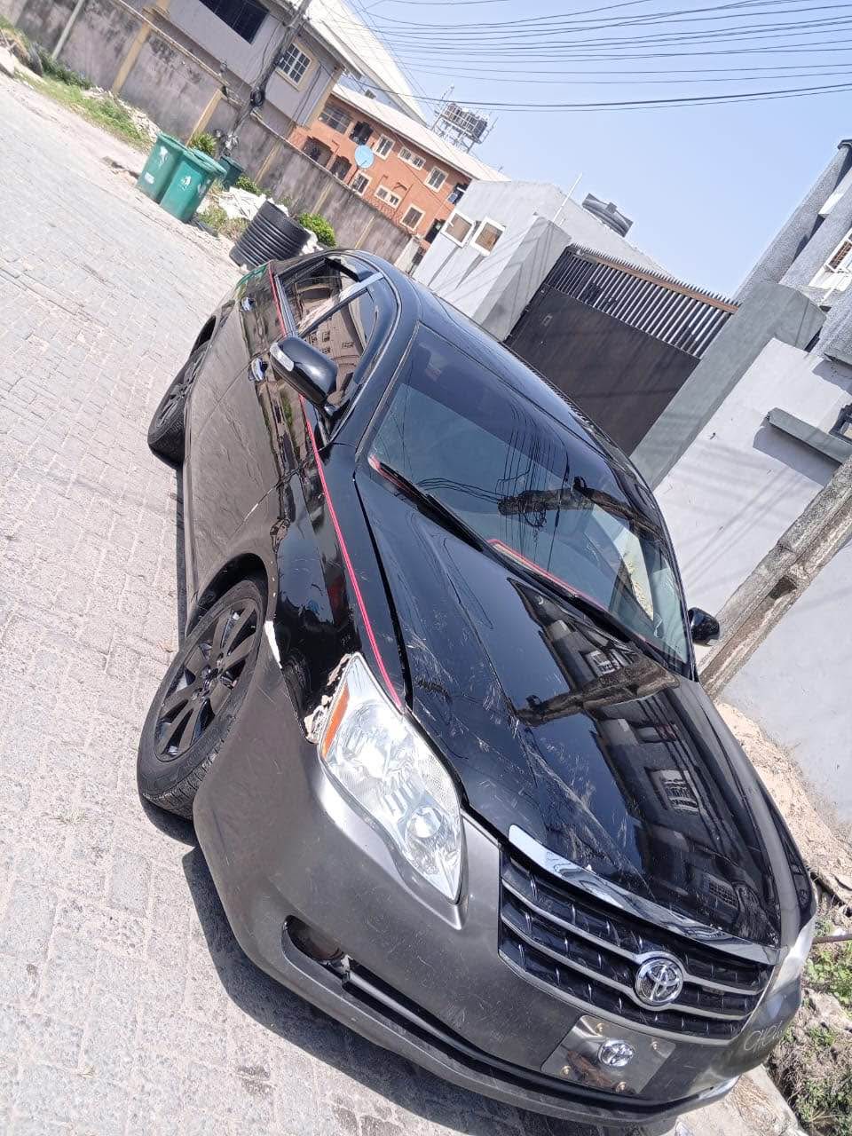A picture of Toyota avalon 07 model
