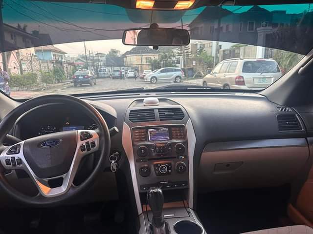 A picture of 2014 Ford explorer