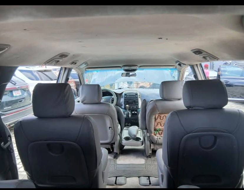 A picture of Toyota sienna 2006