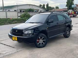 A picture of Toyota harrier old