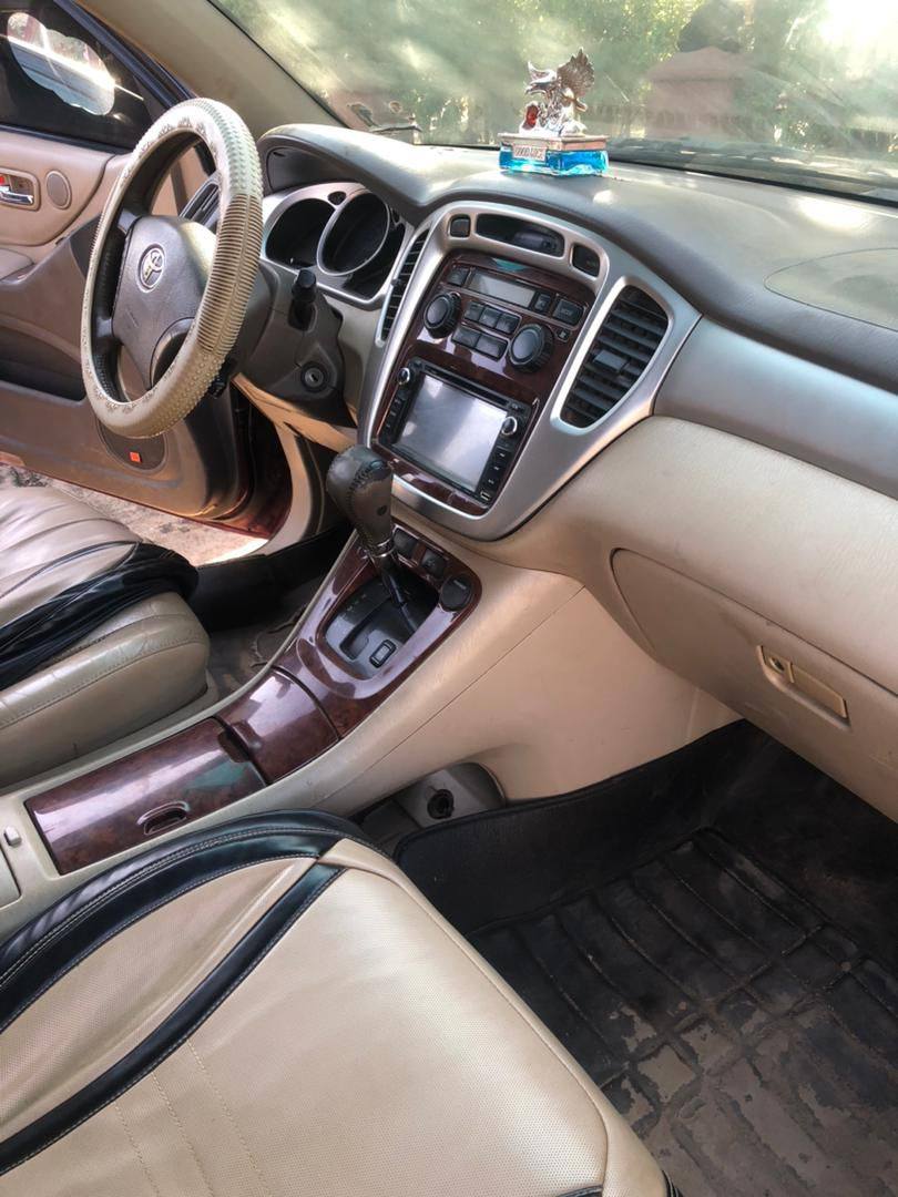 A picture of 2005 Toyota highlander