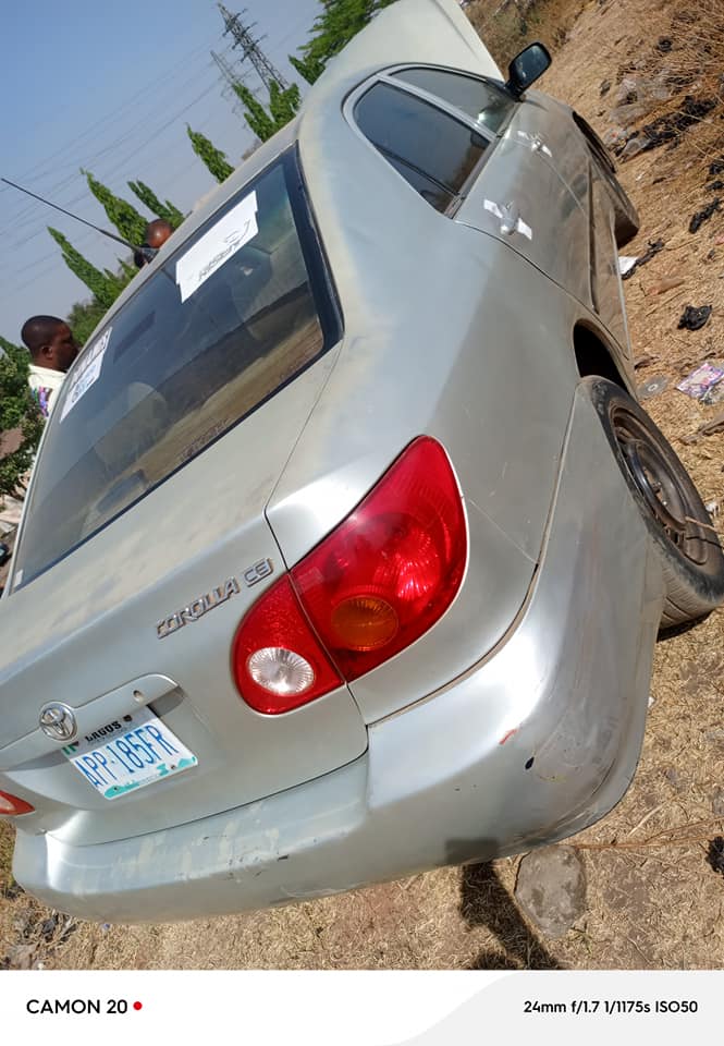 A picture of Toyota Corolla 04