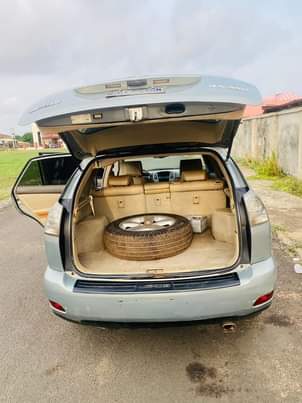A picture of LEXUS RX 350