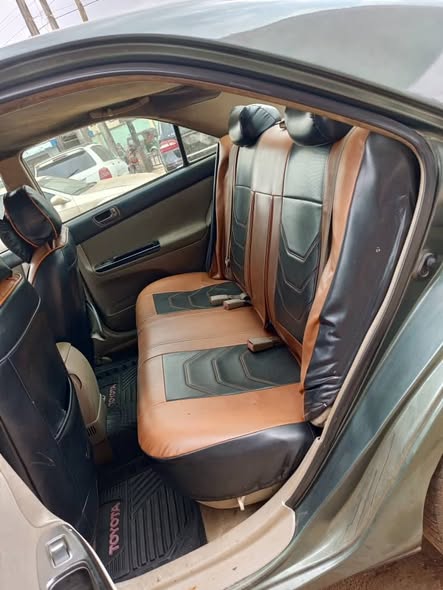 A picture of 2004 TOYOTA CAMRY