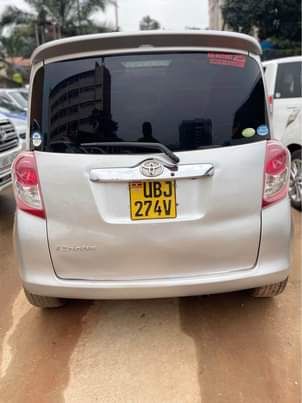 A picture of TOYOTA RACTIS Black interior Fuel saving Buy and Drive 23.5