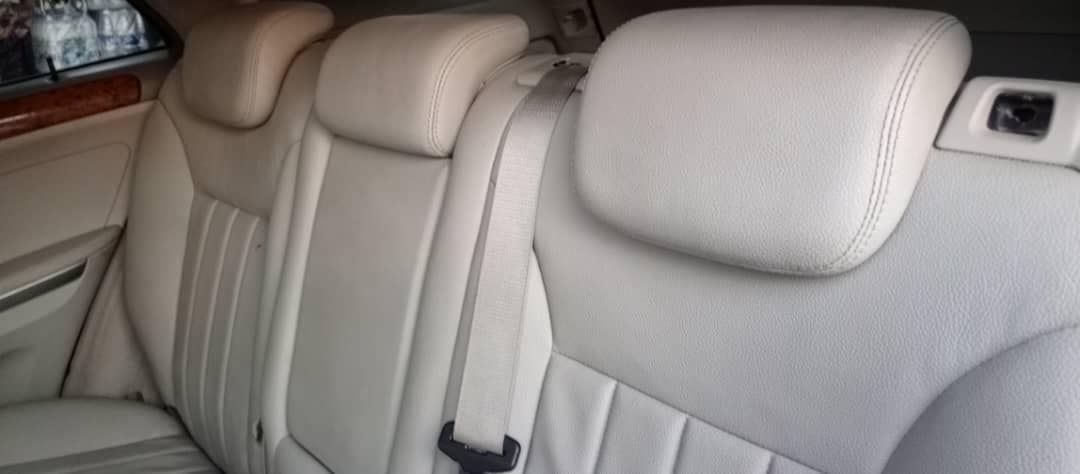 A picture of Mercedes Benz ML 350 07