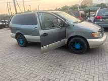A picture of 2002 Toyota Sienna