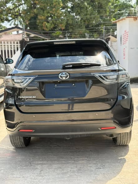 A picture of TOYOTA HARRIER