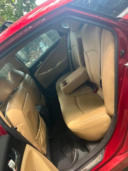 A picture of Hyundai Sonata Limited 2012