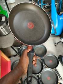 A picture of UK Used Non sticky frying pans Ugx 50 000