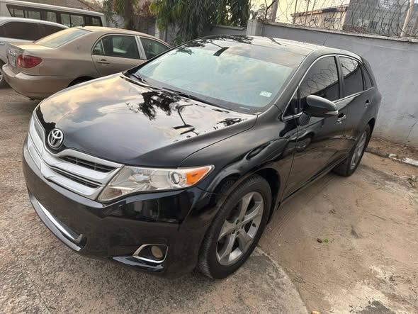 A picture of Toyota Venza 09011850448