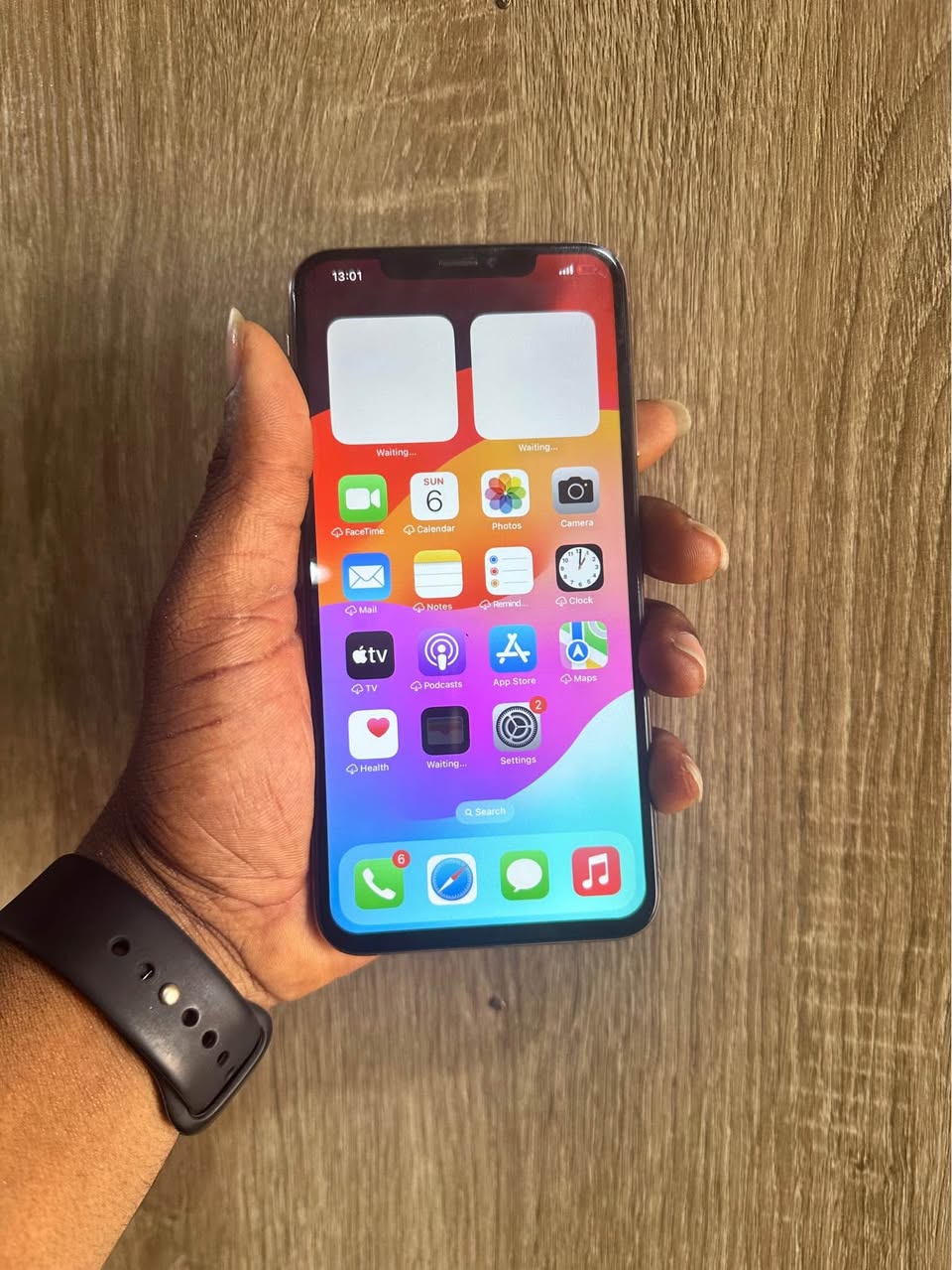 A picture of iPhone XS Max 64gb with Face ID