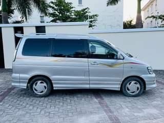 A picture of TOYOTA NOAH