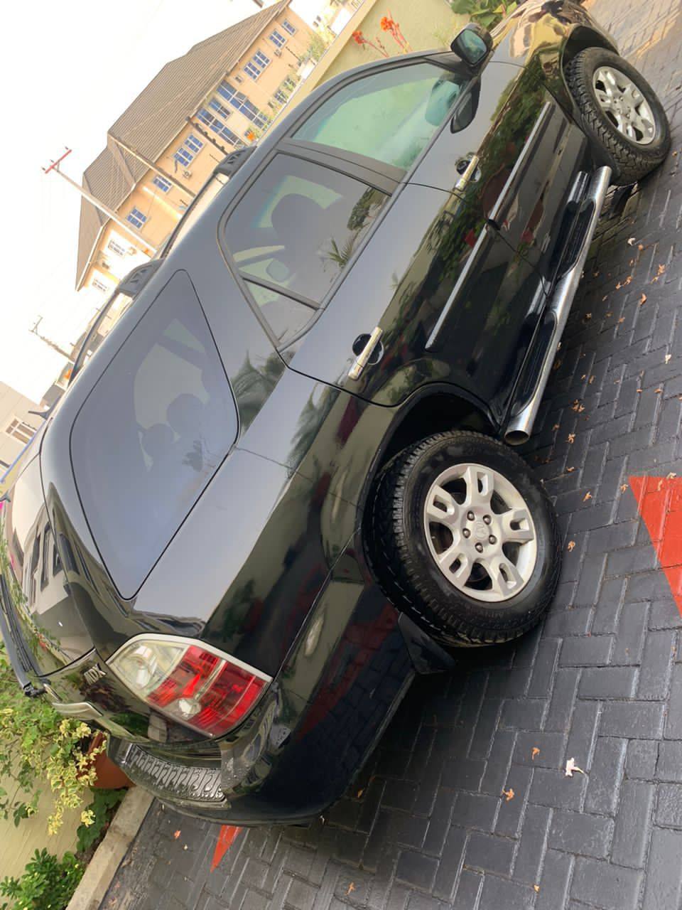 A picture of 2005 mdx acura