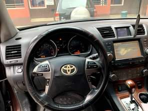 A picture of Pure First Body 2012 Toyota Highlander 2012 Limited Edition Super