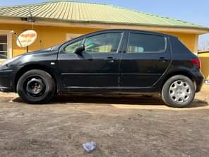 A picture of PEUGEOT 307 ENGINE OK MANUAL GEAR OK AC NO COME