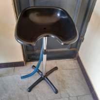 A picture of Nauza viti viko vitatu puff sofa stand na sink