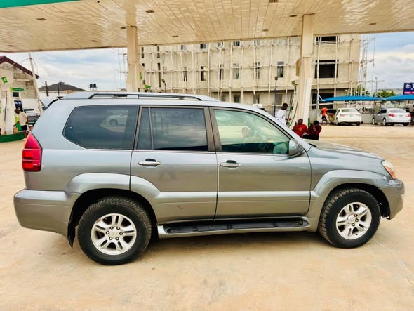 A picture of Lexus GX470