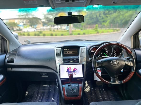 A picture of TOYOTA HARRIEE