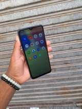 A picture of Samsung galaxy A12 line 1 gb 64 ram 4 finger