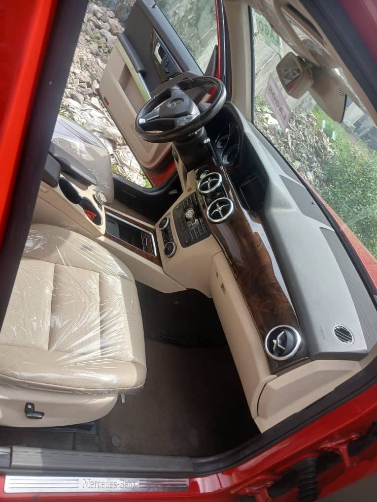 A picture of Mercedes Benz GLK350