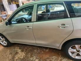 A picture of Toyota matrix 2004 model