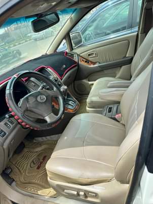 A picture of Lexus rx300