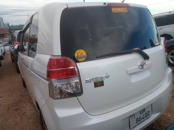 A picture of Toyota spade