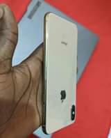 A picture of Iphone x max 64gb Bei 345 000