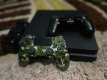 A picture of Ps4slim 2controllers complete