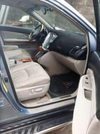 A picture of Lexus rx330