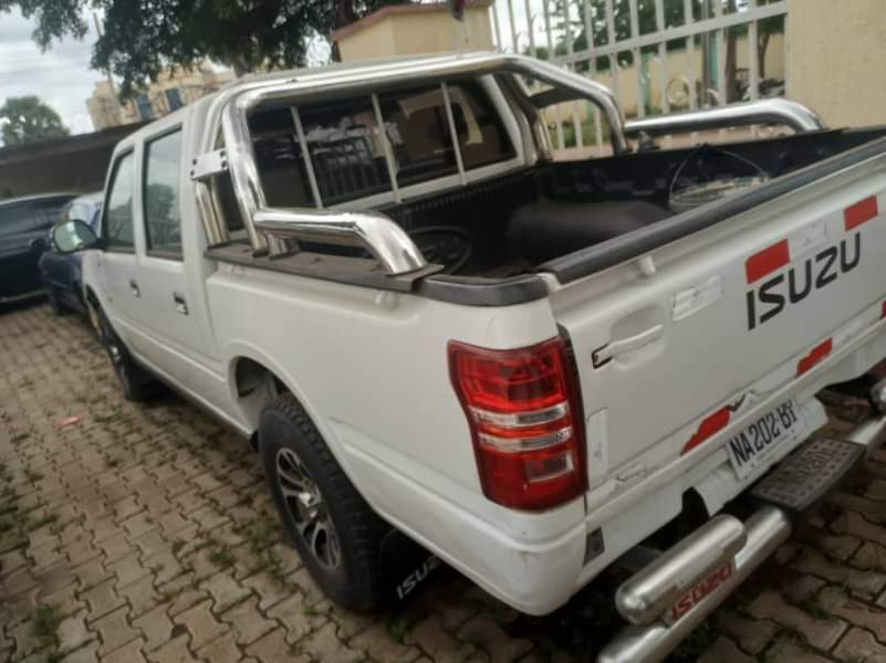 A picture of Super clean ISUZU pick up manual drive with auxiliary everything