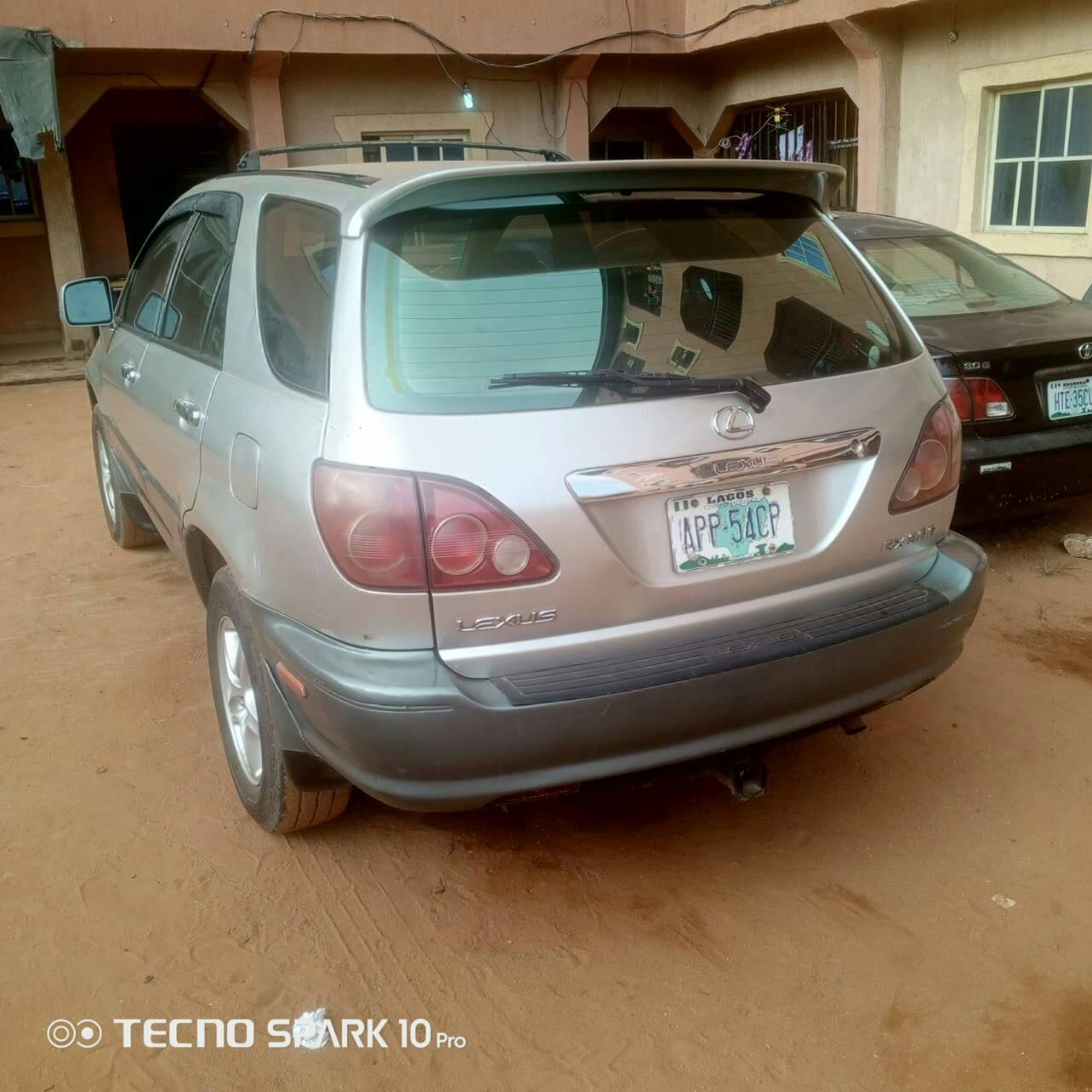 A picture of Lexus RX300