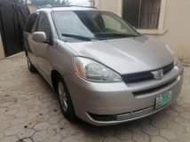 A picture of REGISTERED TOYOTA SIENNA 2004