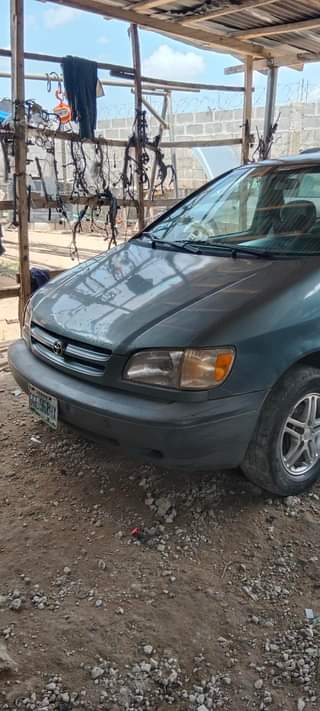 A picture of TOYOTA SIENNA 2000 MODEL 08122696206 LOCATION IS JAKANDE GATE EJIGBO