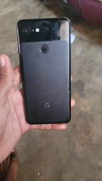 A picture of Google pixel 3 plain