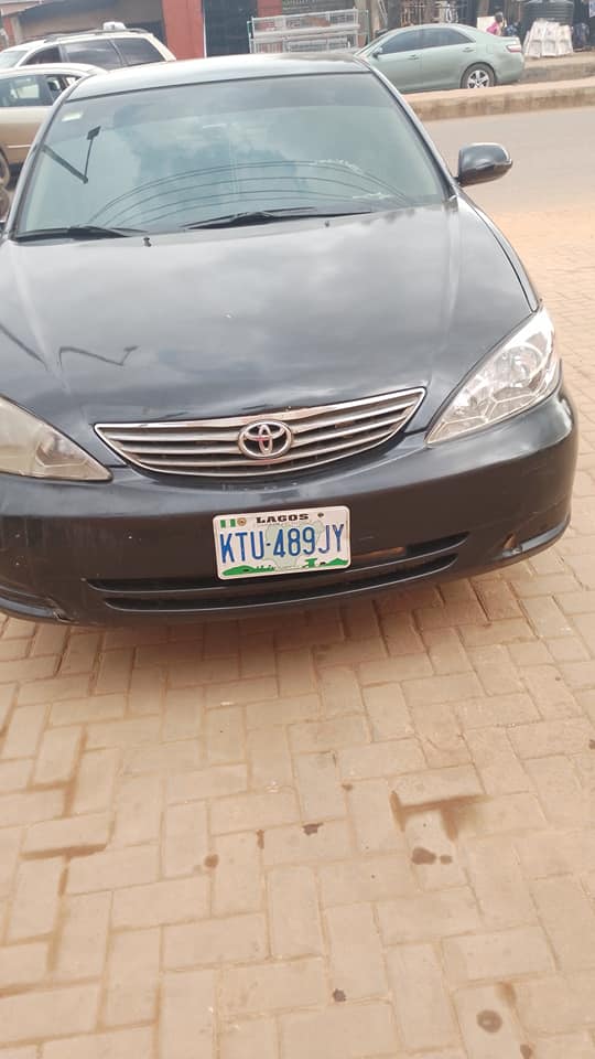 A picture of Toyota Camry 04 for sale