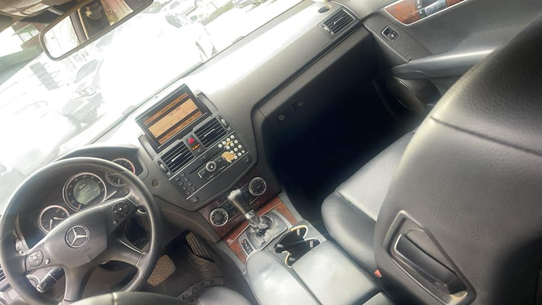 A picture of 2008 C300 Benz going