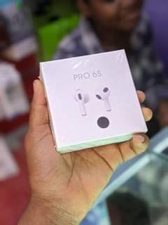 A picture of Pro 6s earphone Bluetooth bei za ofa Jumla na reja