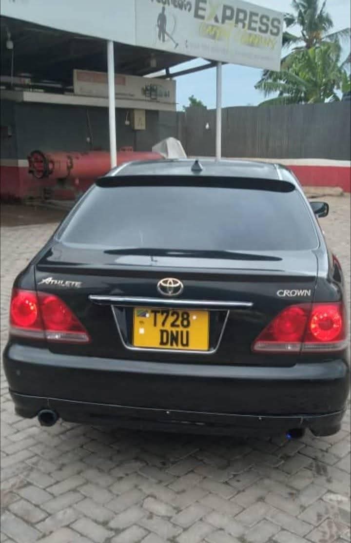 A picture of Toyota crown athlete
