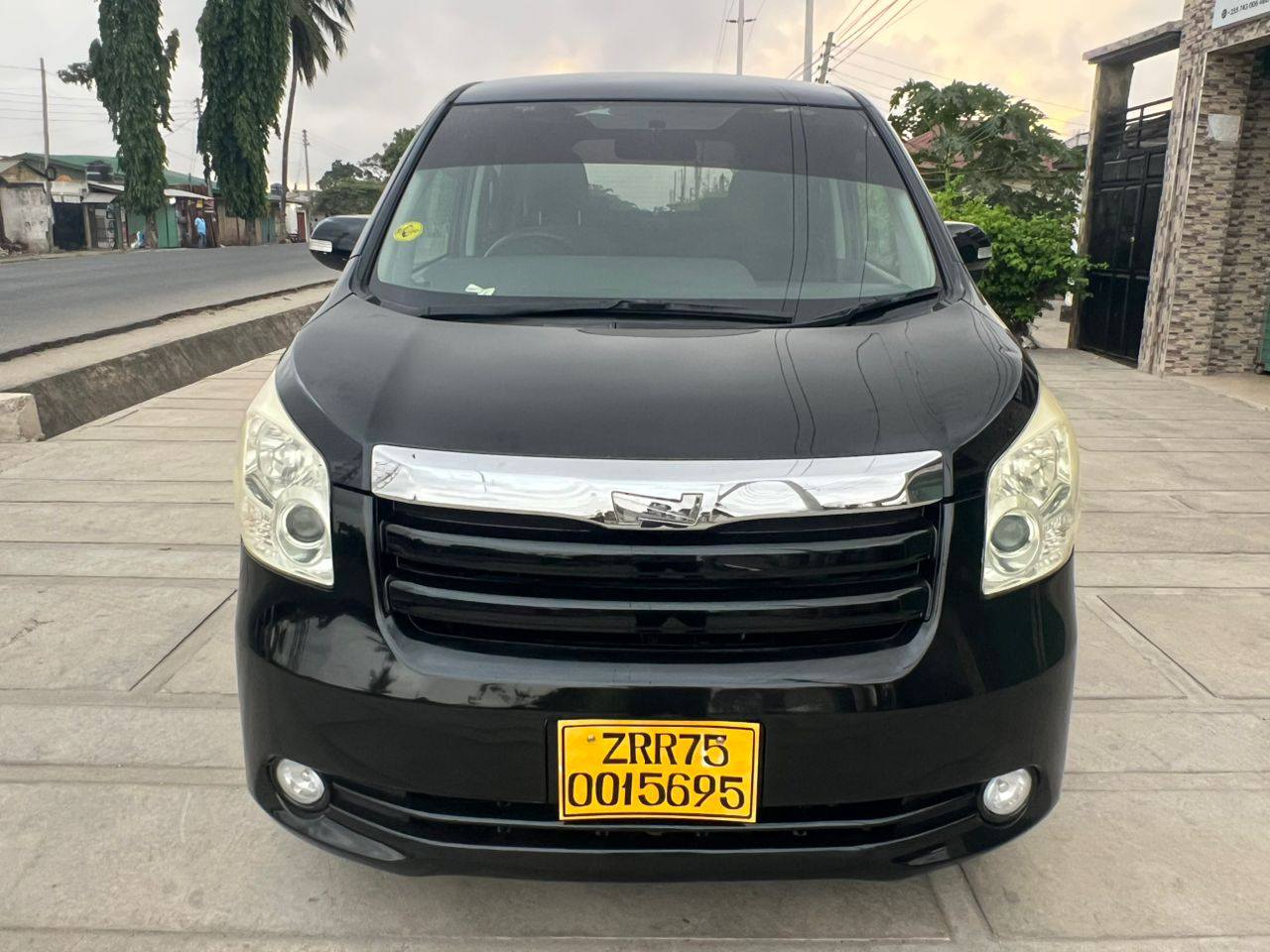 A picture of TOYOTA NOAH NEW MODEL NAIUZA call WhatsApp 071 680 0368