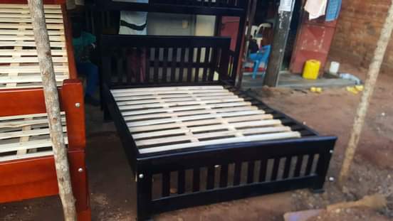 A picture of black 5by6 musambya