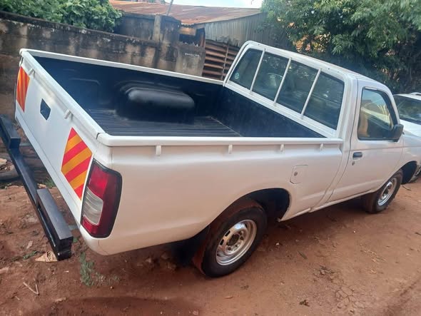 A picture of Nissan pick up