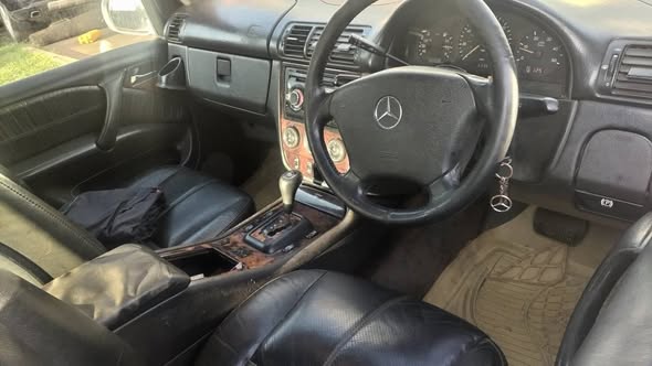 A picture of ML 270 CDI Benz diesel engine 2002 at 13 5m