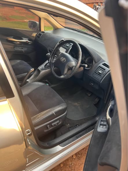 A picture of Toyota blade 2007