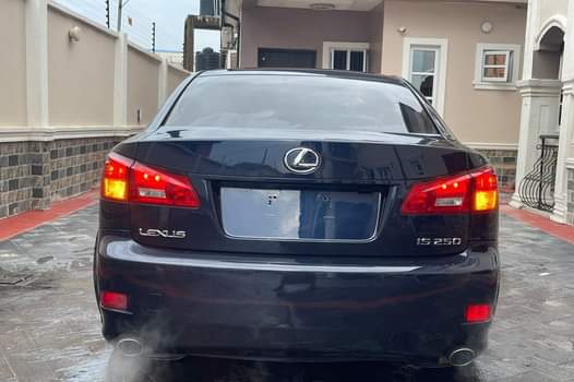 A picture of KinzzyAuto s LTD 08109018982 8 700 000... Refer and earn