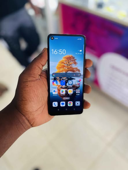 A picture of Oppo Reno7 256gb 12gbram dual sim and strong battery at